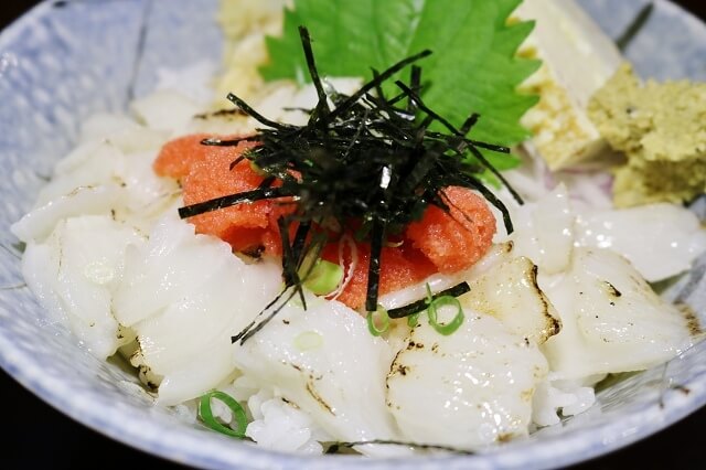 【台北美食】畔の食堂-『台北小巨蛋站』松山區平價日式料理．丼飯