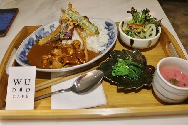 【台南美食】熨斗目花珈琲 珈哩 cafe WUDAO-新美街早午餐．咖哩推薦