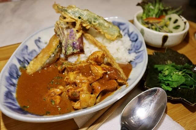 【台南美食】熨斗目花珈琲 珈哩 cafe WUDAO-新美街早午餐．咖哩推薦