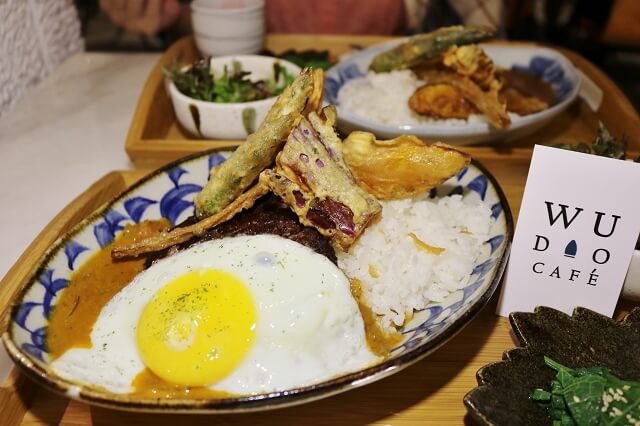 【台南美食】熨斗目花珈琲 珈哩 cafe WUDAO-新美街早午餐．咖哩推薦