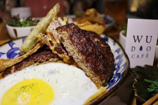 【台南美食】熨斗目花珈琲 珈哩 cafe WUDAO-新美街早午餐．咖哩推薦