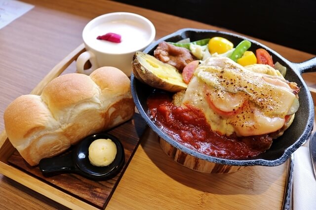 【台南美食】多一點咖啡館（台南成大館）-美味吐司早午餐&鐵板