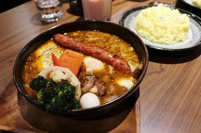 【台北美食】北海道スープカレGARAKU湯咖哩-『象山站』Neo19餐廳好食