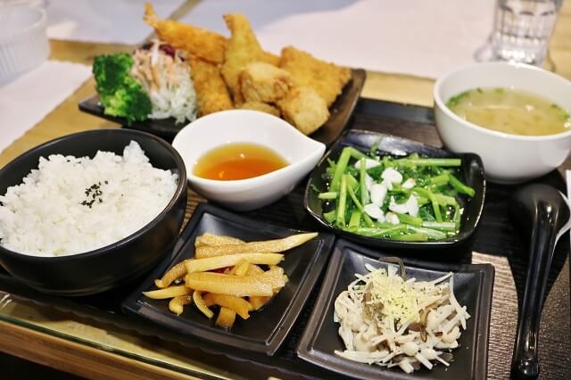 【台南美食】鐵木匠複合式餐廳-復古工業風．永康特色簡餐