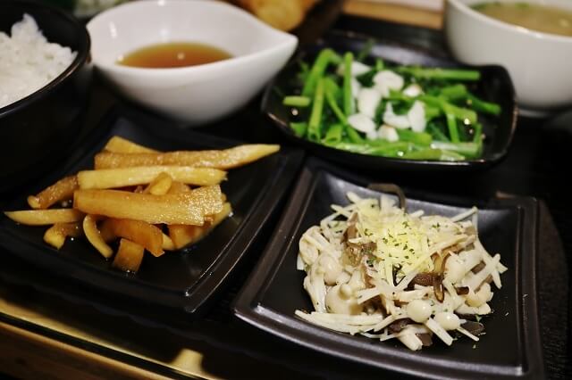 【台南美食】鐵木匠複合式餐廳-復古工業風．永康特色簡餐