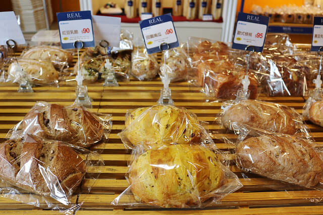 【台北美食】REAL臻‧烘焙坊（南港店）-『南港展覽館』在地食材．手作麵包