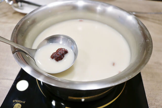 【台北美食】品湯。白色麻辣鍋專賣店-『信義安和站』麻辣老火湯頭．大安區火鍋推薦