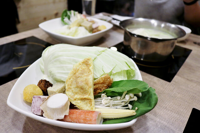 【台北美食】品湯。白色麻辣鍋專賣店-『信義安和站』麻辣老火湯頭．大安區火鍋推薦
