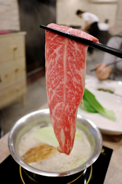 【台北美食】品湯。白色麻辣鍋專賣店-『信義安和站』麻辣老火湯頭．大安區火鍋推薦