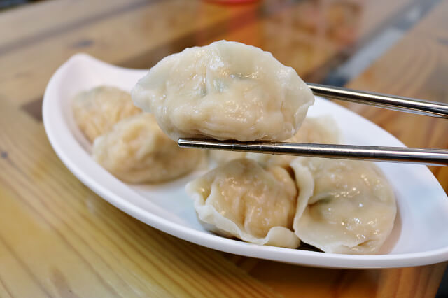 【台南美食】很餃舍麵食館-東區水餃．煎餃．榨菜肉絲麵 推薦