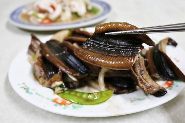【巷弄X臺南】東區 城邊真味炒鱔魚專家-鱔魚意麵．麻油腰子 台南特色小吃推薦
