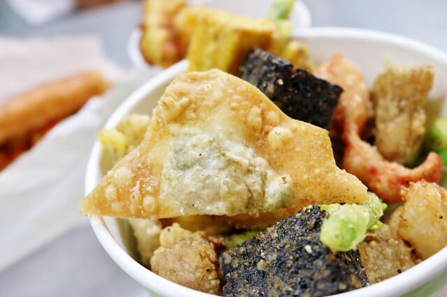 【嘉義美食】嘉義基隆廟口鹹酥雞-火車站嘉年華影城必吃小吃