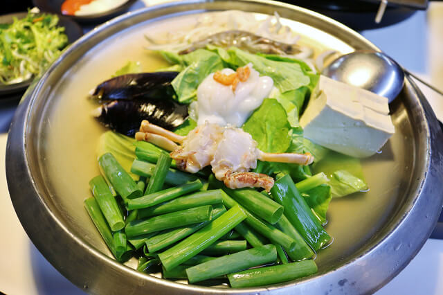 【台北美食】韓國第一品牌 八色烤肉-『忠孝敦化站』東區韓式燒肉推薦．有溫度的聖誕八色肉