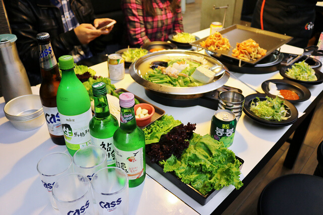 【台北美食】韓國第一品牌 八色烤肉-『忠孝敦化站』東區韓式燒肉推薦．有溫度的聖誕八色肉