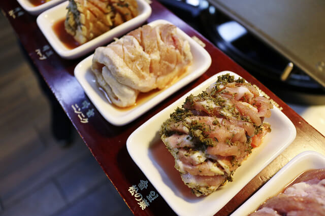 【台北美食】韓國第一品牌 八色烤肉-『忠孝敦化站』東區韓式燒肉推薦．有溫度的聖誕八色肉