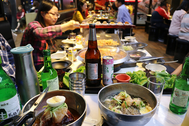 【台北美食】韓國第一品牌 八色烤肉-『忠孝敦化站』東區韓式燒肉推薦．有溫度的聖誕八色肉