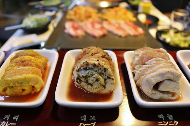 【台北美食】韓國第一品牌 八色烤肉-『忠孝敦化站』東區韓式燒肉推薦．有溫度的聖誕八色肉