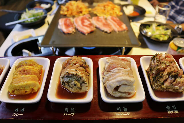 【台北美食】韓國第一品牌 八色烤肉-『忠孝敦化站』東區韓式燒肉推薦．有溫度的聖誕八色肉