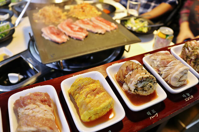 【台北美食】韓國第一品牌 八色烤肉-『忠孝敦化站』東區韓式燒肉推薦．有溫度的聖誕八色肉