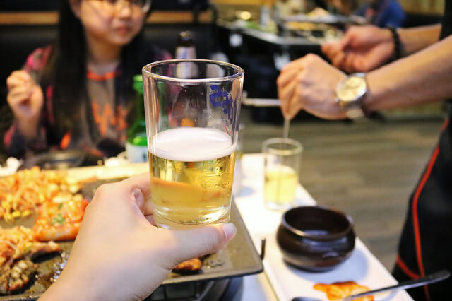 【台北美食】韓國第一品牌 八色烤肉-『忠孝敦化站』東區韓式燒肉推薦．有溫度的聖誕八色肉