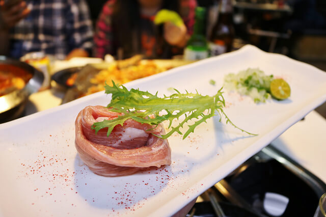 【台北美食】韓國第一品牌 八色烤肉-『忠孝敦化站』東區韓式燒肉推薦．有溫度的聖誕八色肉
