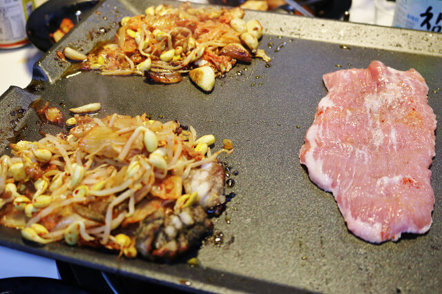 【台北美食】韓國第一品牌 八色烤肉-『忠孝敦化站』東區韓式燒肉推薦．有溫度的聖誕八色肉