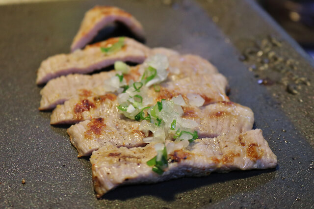 【台北美食】韓國第一品牌 八色烤肉-『忠孝敦化站』東區韓式燒肉推薦．有溫度的聖誕八色肉