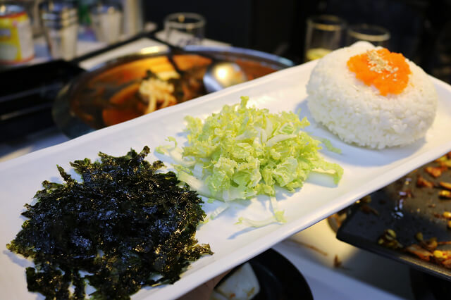 【台北美食】韓國第一品牌 八色烤肉-『忠孝敦化站』東區韓式燒肉推薦．有溫度的聖誕八色肉