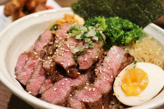 【台北美食】野狼 炭火丼飯-『中山國中站』超美味炙燒板腱丼 【台北美食】野狼 炭火丼飯-『中山國中站』超美味炙燒板腱丼