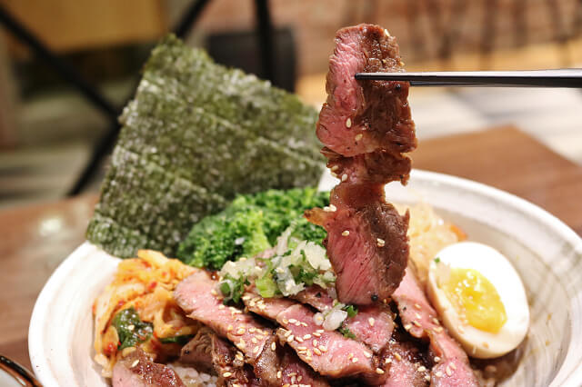 【台北美食】野狼 炭火丼飯-『中山國中站』超美味炙燒板腱丼 【台北美食】野狼 炭火丼飯-『中山國中站』超美味炙燒板腱丼