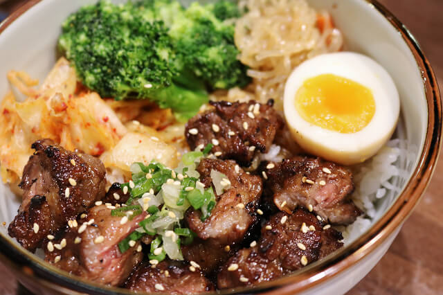 【台北美食】野狼 炭火丼飯-『中山國中站』超美味炙燒板腱丼 【台北美食】野狼 炭火丼飯-『中山國中站』超美味炙燒板腱丼