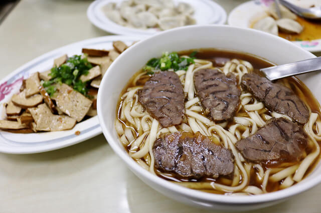 【台南美食】清代牛肉麵-藥膳湯頭牛肉麵 【台南美食】清代牛肉麵-藥膳湯頭牛肉麵