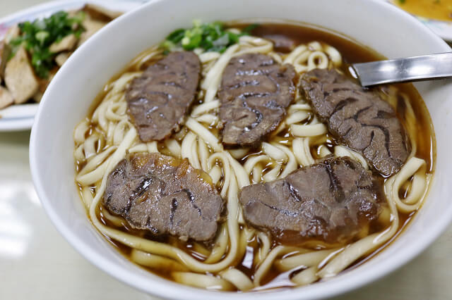 【台南美食】清代牛肉麵-藥膳湯頭牛肉麵 【台南美食】清代牛肉麵-藥膳湯頭牛肉麵
