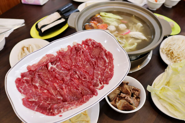 【台南美食】牛墟溫體牛肉火鍋店-溫體牛好吃不稀奇,溫體豬竟超美味! 【台南美食】牛墟溫體牛肉火鍋店-溫體牛好吃不稀奇,溫體豬竟超美味!