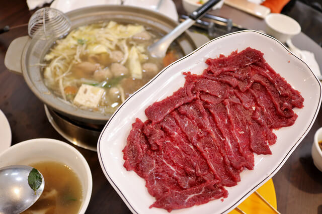【台南美食】牛墟溫體牛肉火鍋店-溫體牛好吃不稀奇,溫體豬竟超美味! 【台南美食】牛墟溫體牛肉火鍋店-溫體牛好吃不稀奇,溫體豬竟超美味!