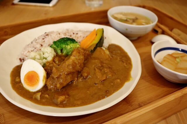 【宜蘭美食】礁溪 里海 cafe'-日式定食．生魚片丼飯推薦