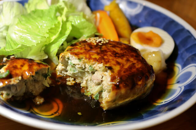 【宜蘭美食】礁溪 里海 cafe'-日式定食．生魚片丼飯推薦