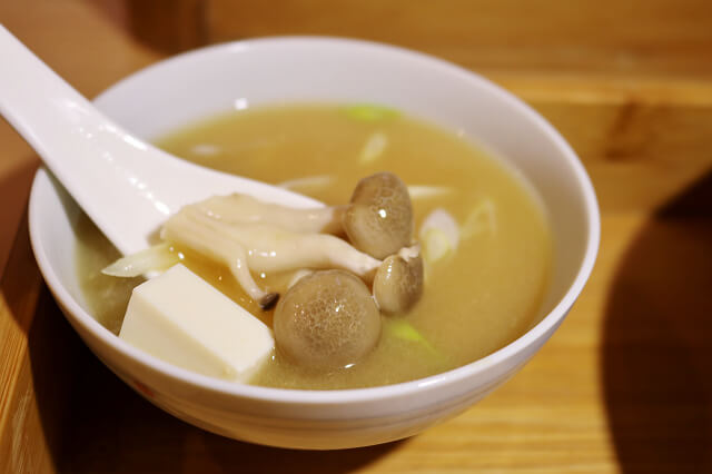 【宜蘭美食】礁溪 里海 cafe'-日式定食．生魚片丼飯推薦