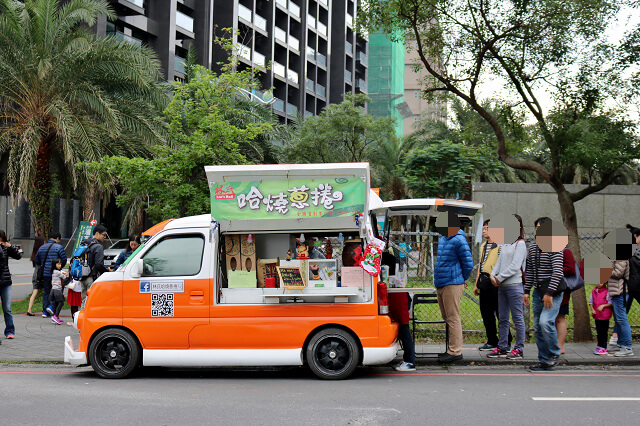 【宜蘭美食】礁溪 林氏哈燒蔥捲-礁溪溫泉公園旁人氣排隊小吃．食尚玩家推薦酥炸三星蔥捲