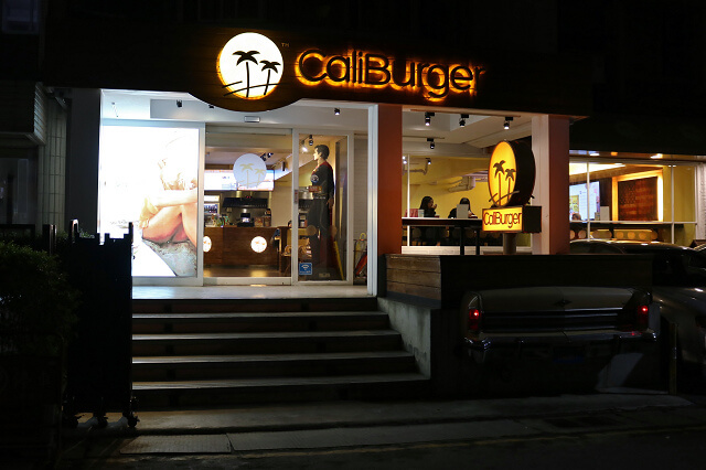 【台北美食】CaliBurger(忠孝店)-『忠孝敦化站』東區漢堡．大雞大利扭蛋樂