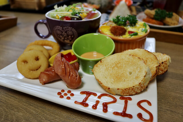 【台南美食】伊莉絲廚房 IRIS CASA KITCHEN-日式和風早午餐．義大利麵．丼飯．蓋飯．定食．異國小吃．創意麵食．風味火鍋