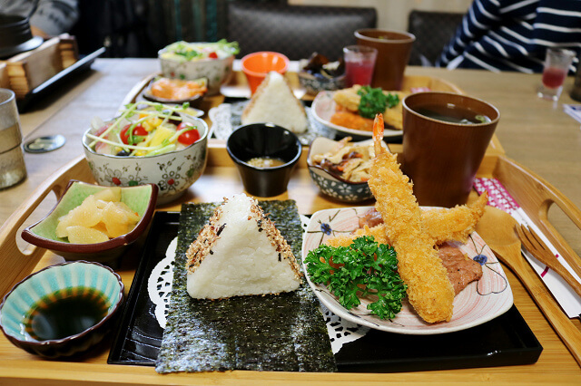 【台南美食】伊莉絲廚房 IRIS CASA KITCHEN-日式和風早午餐．義大利麵．丼飯．蓋飯．定食．異國小吃．創意麵食．風味火鍋