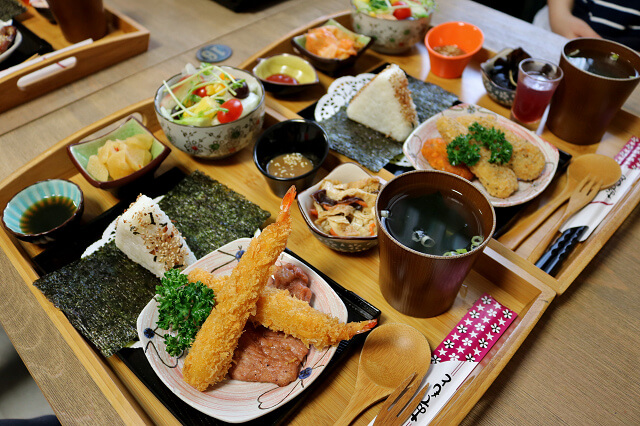 【台南美食】伊莉絲廚房 IRIS CASA KITCHEN-日式和風早午餐．義大利麵．丼飯．蓋飯．定食．異國小吃．創意麵食．風味火鍋