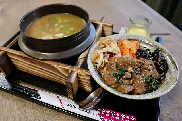 【台南美食】伊莉絲廚房 IRIS CASA KITCHEN-日式和風早午餐．義大利麵．丼飯．蓋飯．定食．異國小吃．創意麵食．風味火鍋