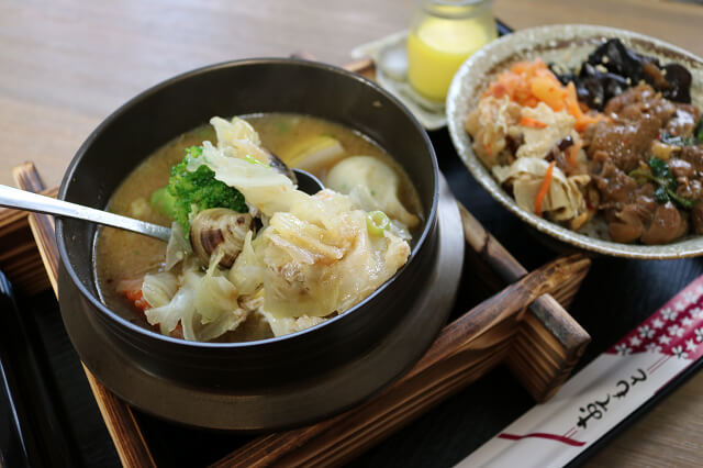 【台南美食】伊莉絲廚房 IRIS CASA KITCHEN-日式和風早午餐．義大利麵．丼飯．蓋飯．定食．異國小吃．創意麵食．風味火鍋