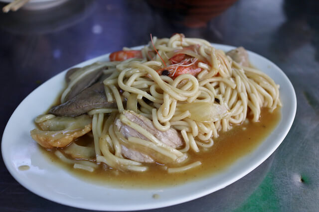 【基隆美食】阿華炒麵-基隆廟口排隊人氣小吃 什錦咖哩炒麵