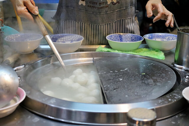 【基隆美食】大觀園 鹹湯圓 豬肝腸-元宵吃湯圓．基隆仁愛市場/基隆廟口夜市小吃推薦