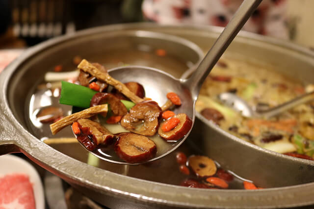 【桃園美食】平鎮 大漠香蒙古養身鍋-季節限定麻辣鴛鴦火鍋