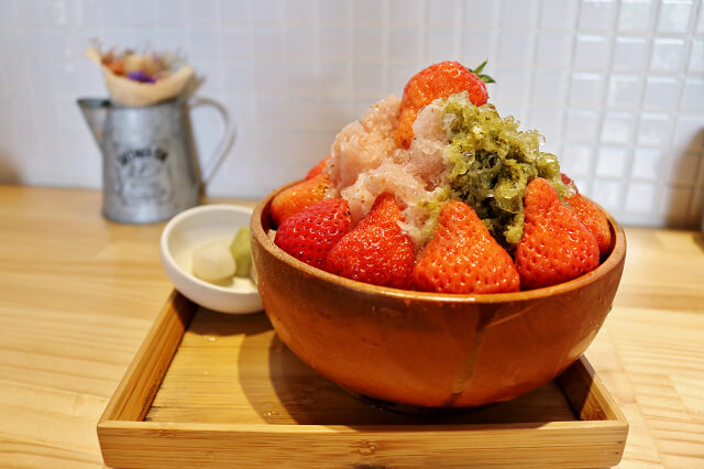 【台南美食】冰ㄉ• かき氷no.2(赤崁東店)-季節限定隱藏版草莓抹茶混奶剉冰．赤崁樓散步甜點