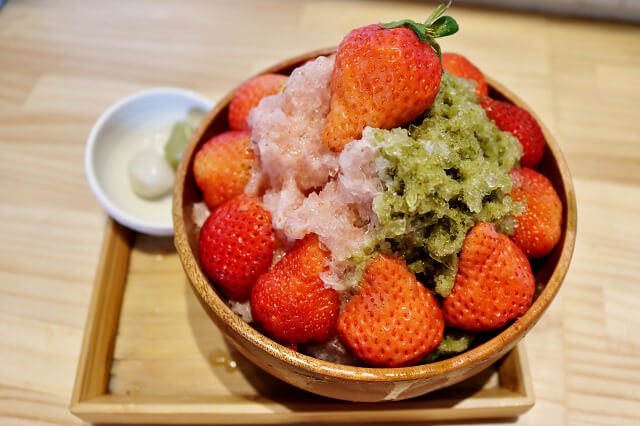 【台南美食】冰ㄉ• かき氷no.2(赤崁東店)-季節限定隱藏版草莓抹茶混奶剉冰．赤崁樓散步甜點